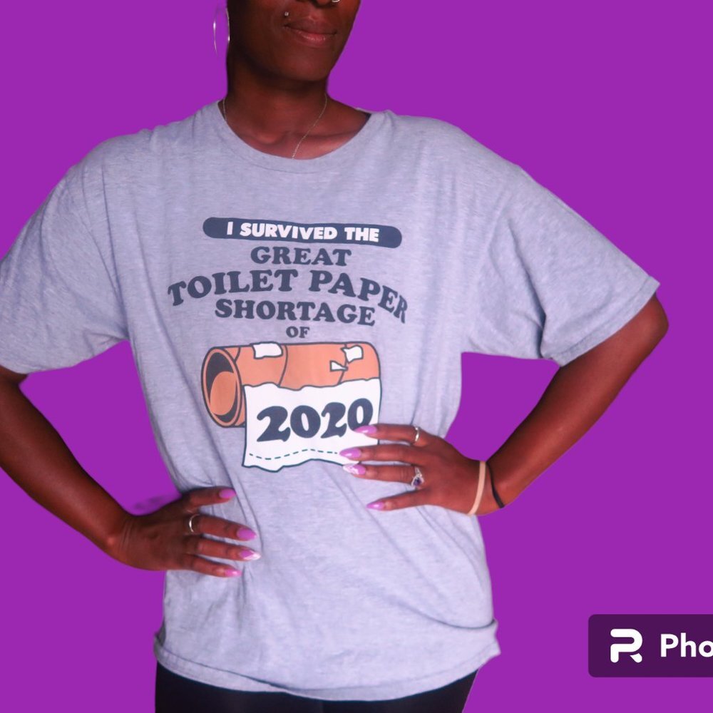 T-Line "i survived the great toilet paper shortage of 2020" t-shirt in gray L